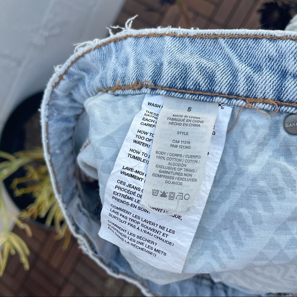 Garage distressed shorts 💙 - Picture 2 of 3